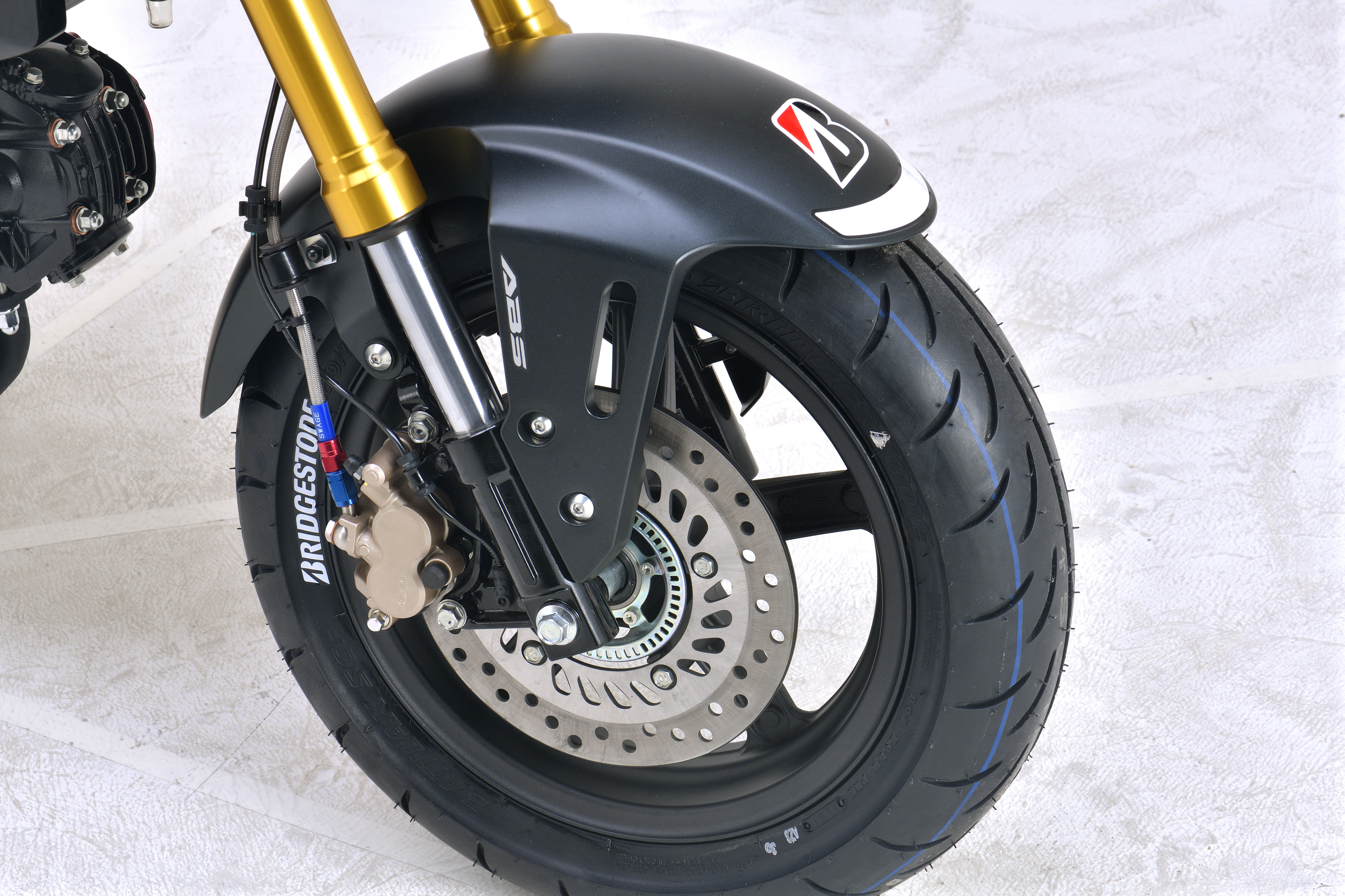 BRIDGESTONE BATTLAX SC Front