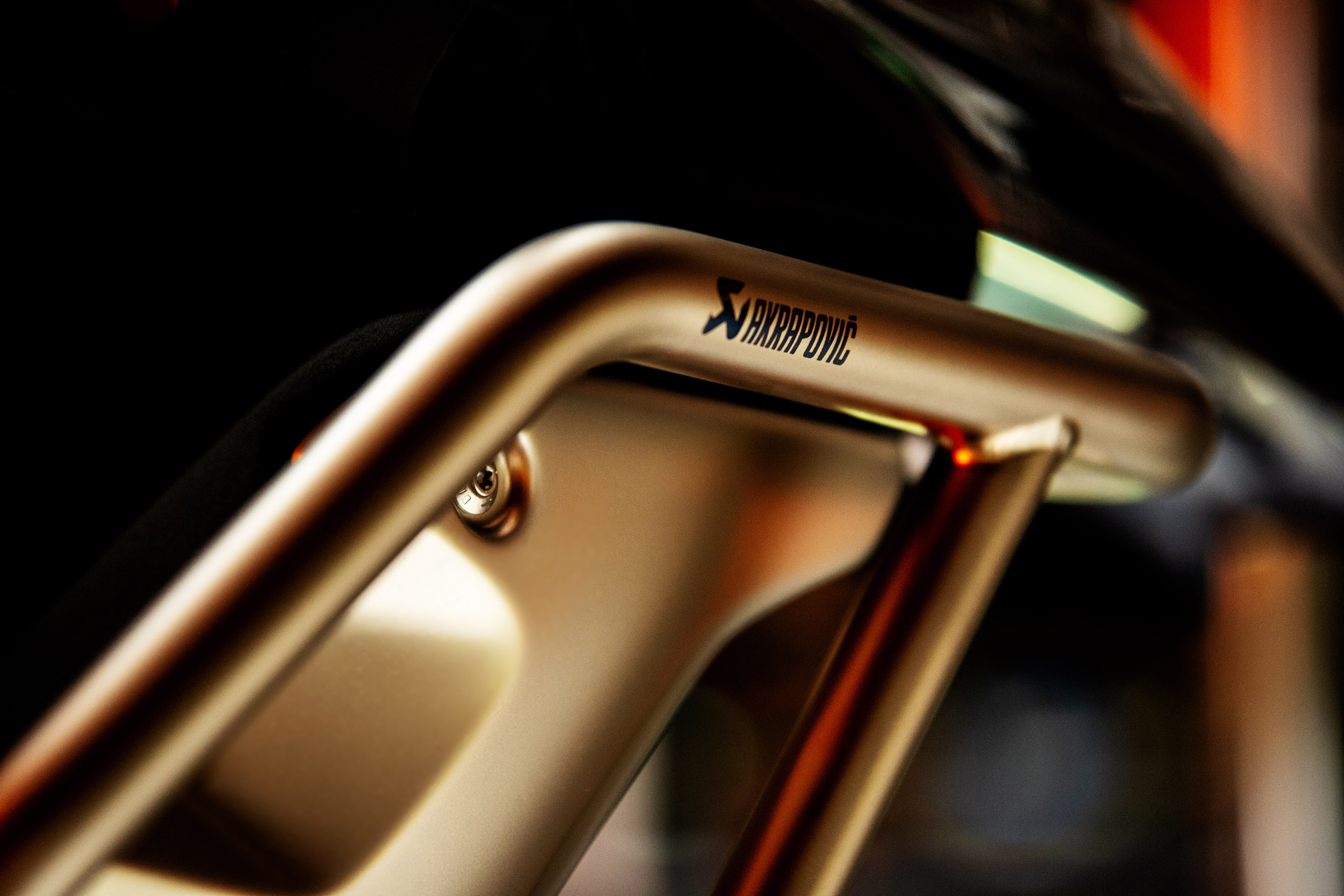 AKRAPOVIC │ アクラポビッチ │ FOOT PEG＆PROTECTION BAR │ 正規 